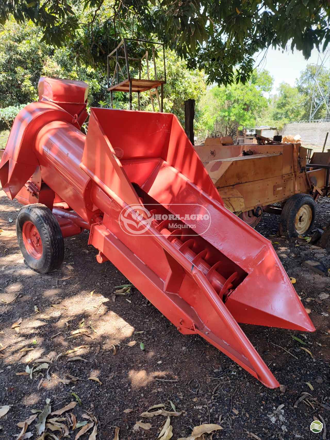 IMPLEMENTOS AGRICOLAS COLHEDORAS COLHEDORA DE MILHO 1 LINHA Hora-Agro Máquinas RIBEIRAO PRETO SÃO PAULO SP